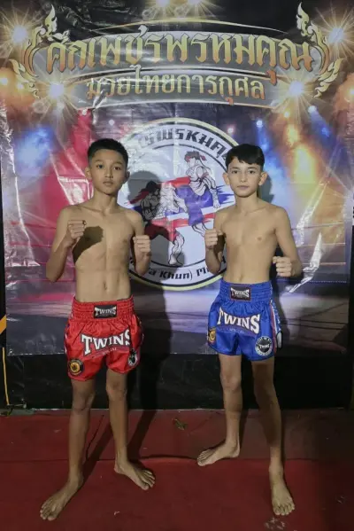 รูปคู่ ลด 1.6 กก. แสงมณี เพชรพรหมคุณมวยไทย ชนะ 0 · แพ้ 1 พบ ขาด 0.4 กก. ม่อนซ่อน บ้านแรมบ้า ซ้อมที่ บ้านแรมบ้า พัทยา ชนะ 3 · แพ้ 2